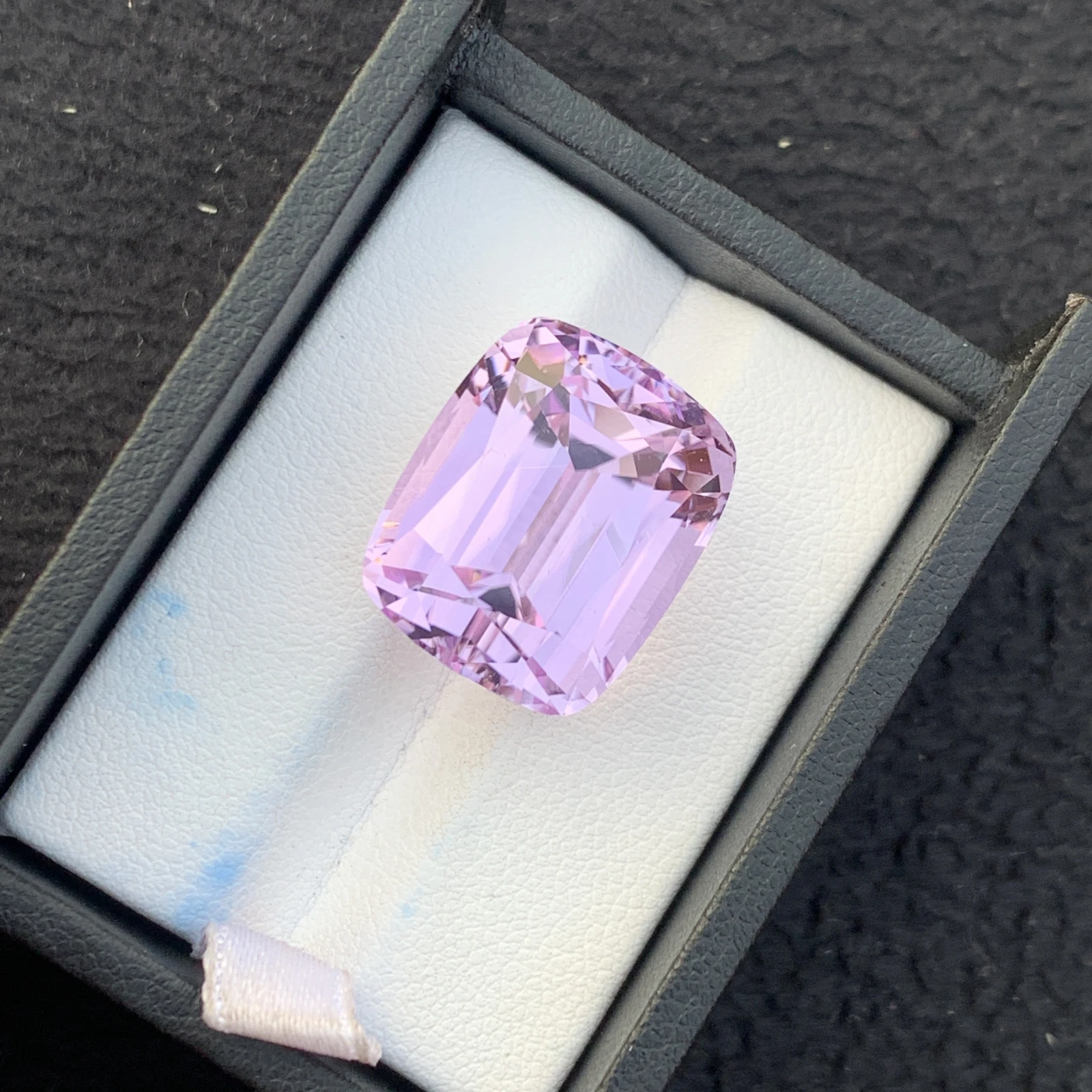 35.54 ct Natural Pink Kunzite Cushion Shape Loose Gemstone from Afghanistan — view 1